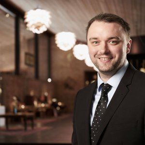 15564 Thomas Hoffmann 300X300