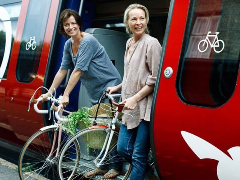 Tog Veninder Med Cykler 800X600